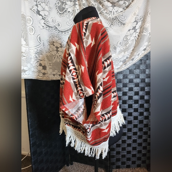 Mauve - Multi-Colored Aztec Short Sleeve Cardigan - (M) - Picture 4 of 7